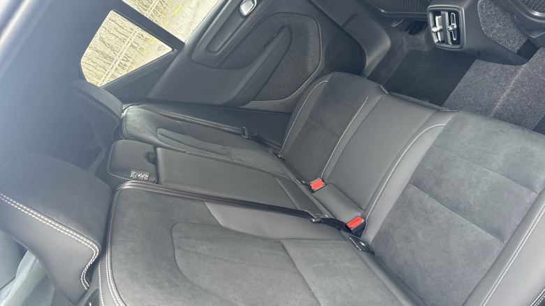 Volvo XC40 2.0 B4P Plus Dark 5dr Auto Petrol Estate